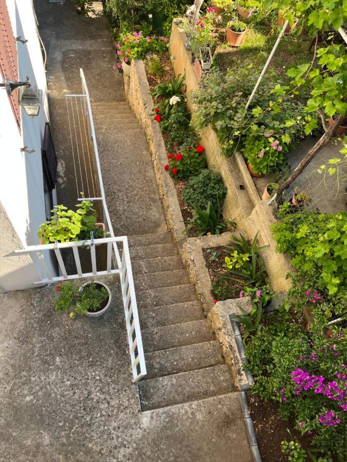 Apartments Despotovic Vis Exterior photo