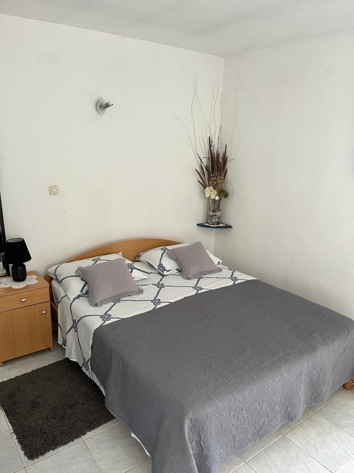 Apartments Despotovic Vis Exterior photo